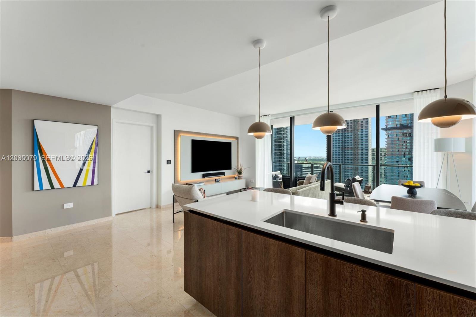 68 SE 6th #2612 Miami, FL 33131