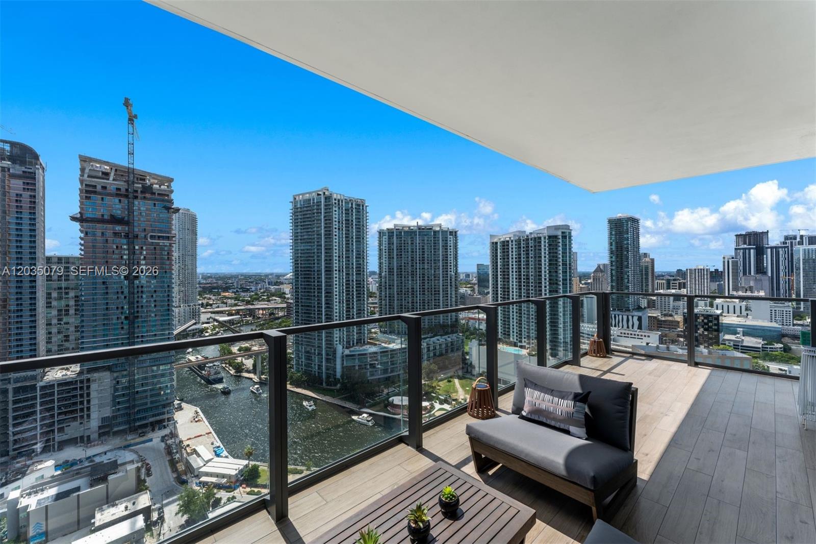 68 SE 6th #2612 Miami, FL 33131
