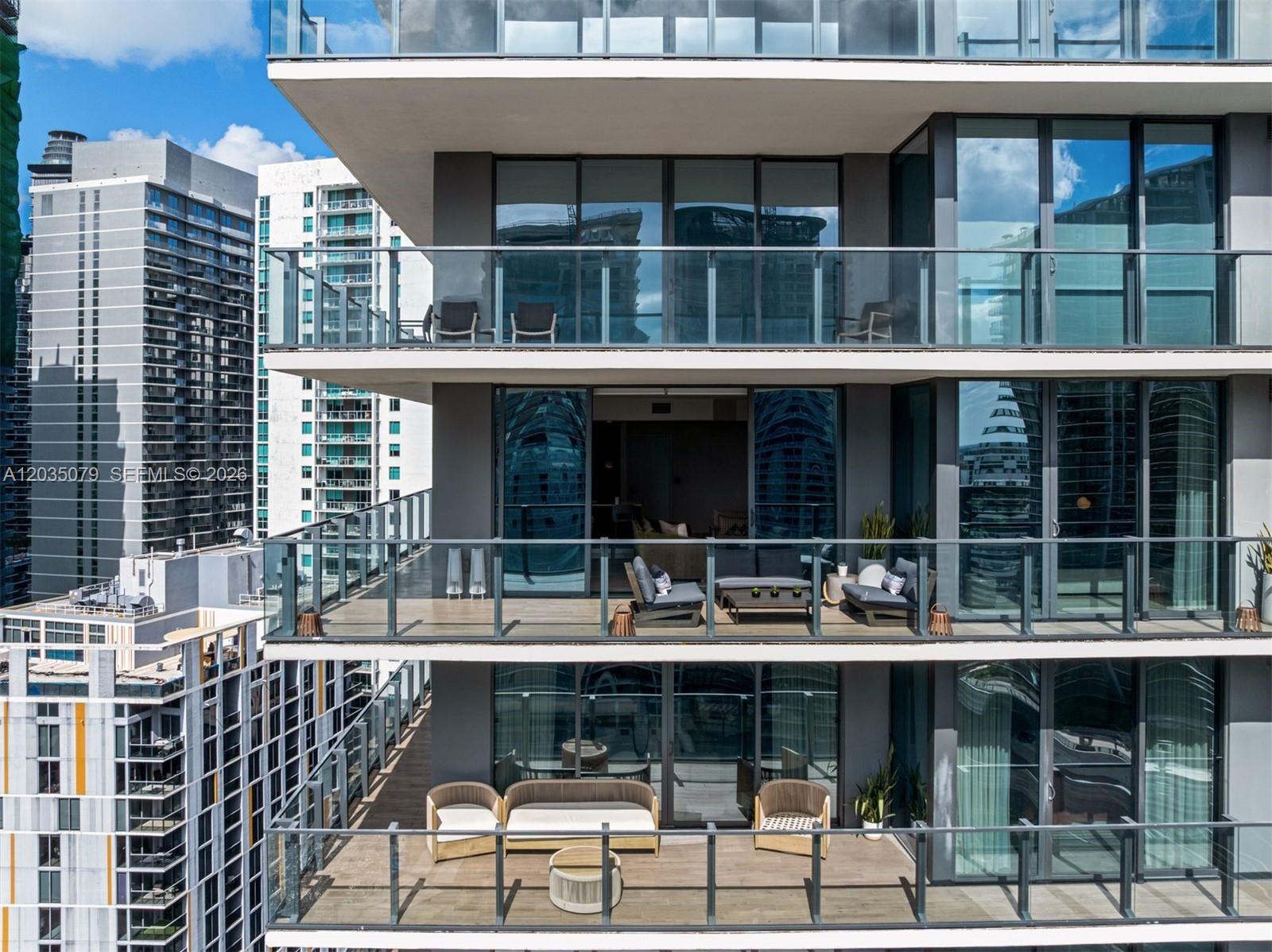 68 SE 6th #2612 Miami, FL 33131