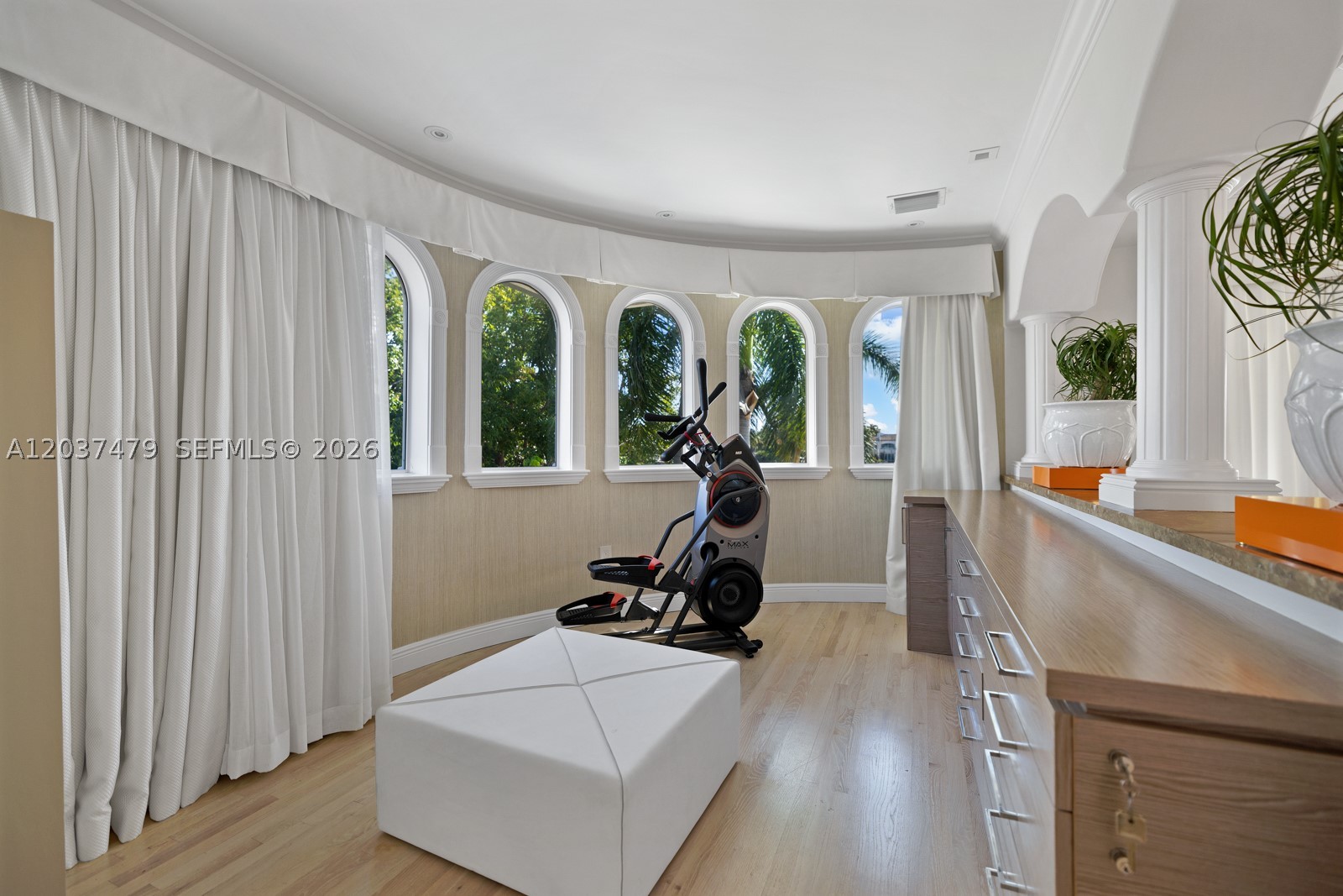 176 S Hibiscus Dr Miami Beach, FL 33139