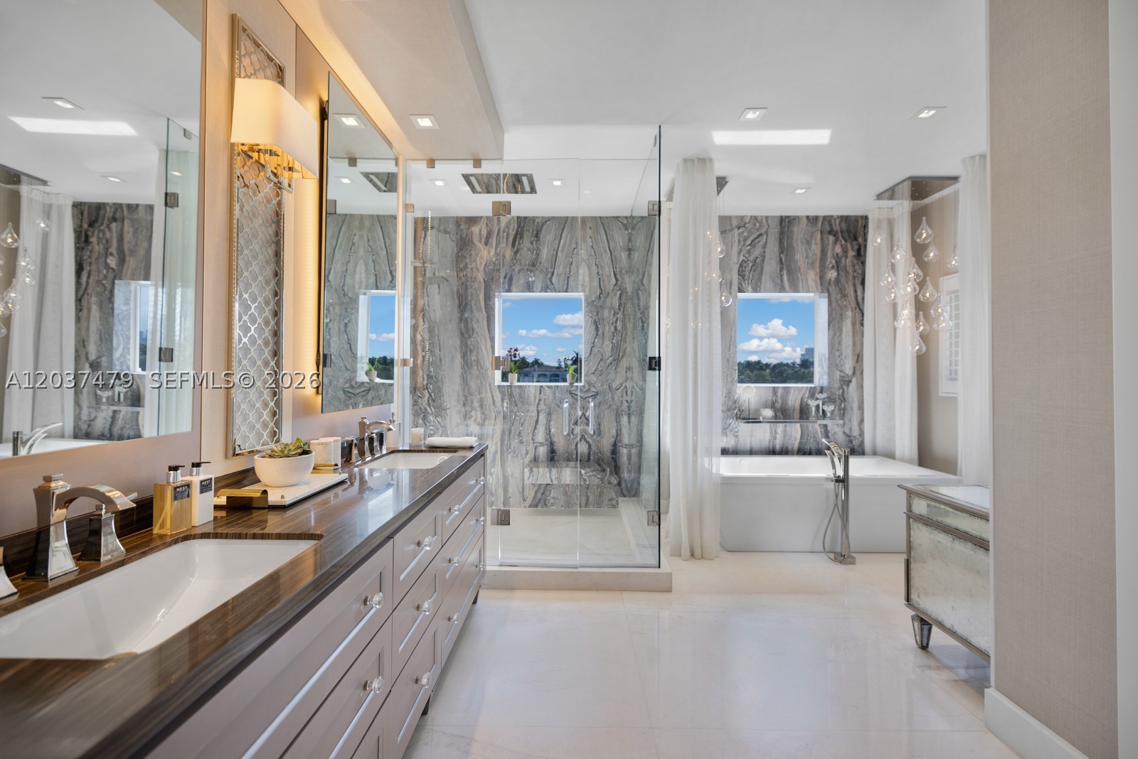 176 S Hibiscus Dr Miami Beach, FL 33139