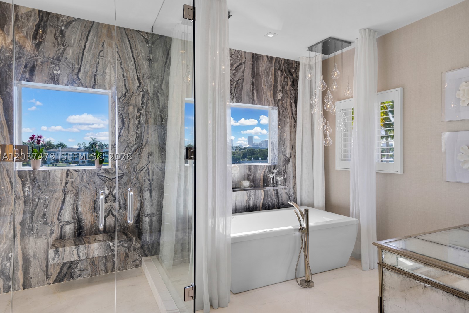 176 S Hibiscus Dr Miami Beach, FL 33139