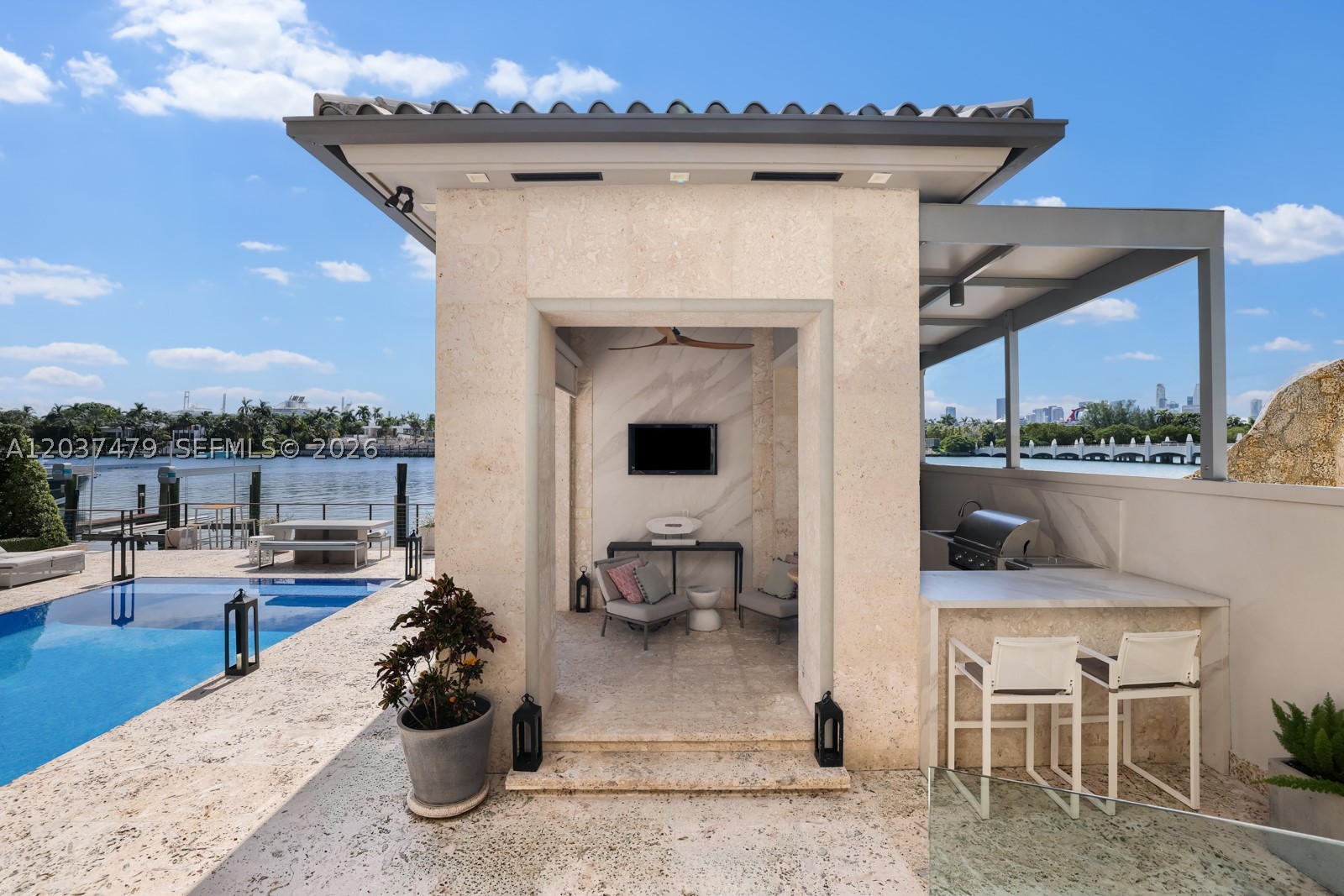 176 S Hibiscus Dr Miami Beach, FL 33139