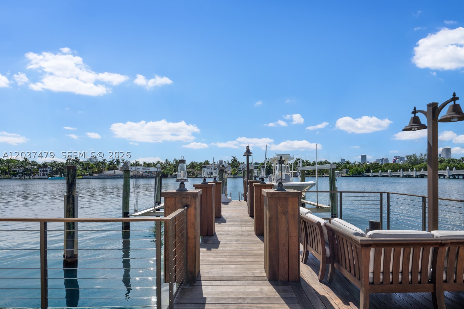 176 S Hibiscus Dr Miami Beach, FL 33139