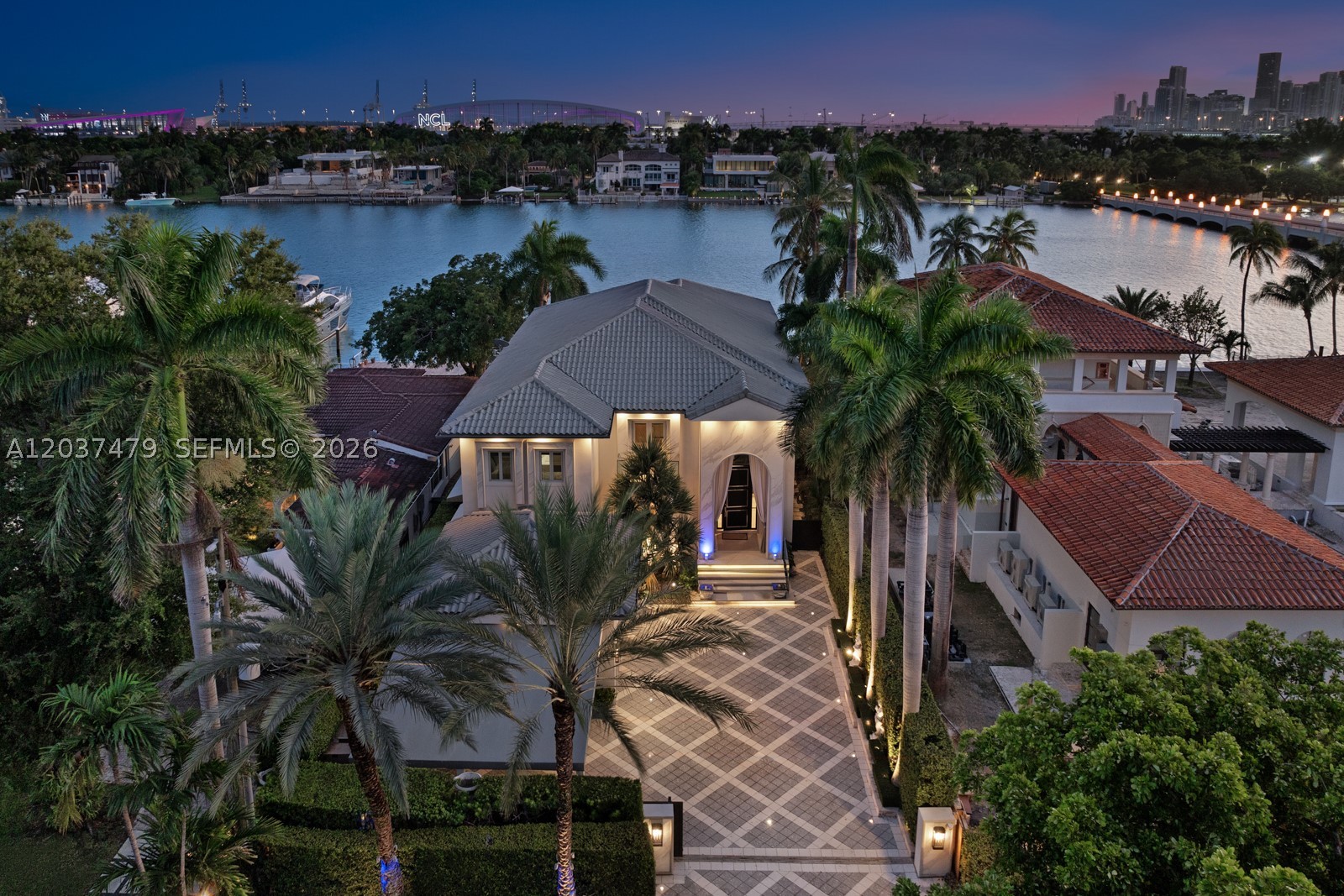 176 S Hibiscus Dr Miami Beach, FL 33139