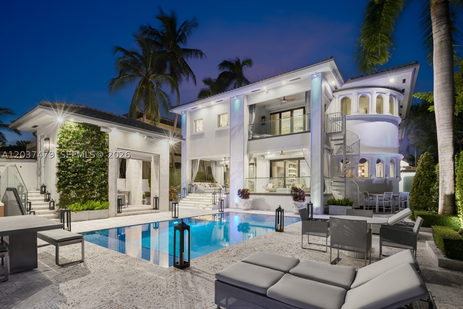 176 S Hibiscus Dr Miami Beach, FL 33139