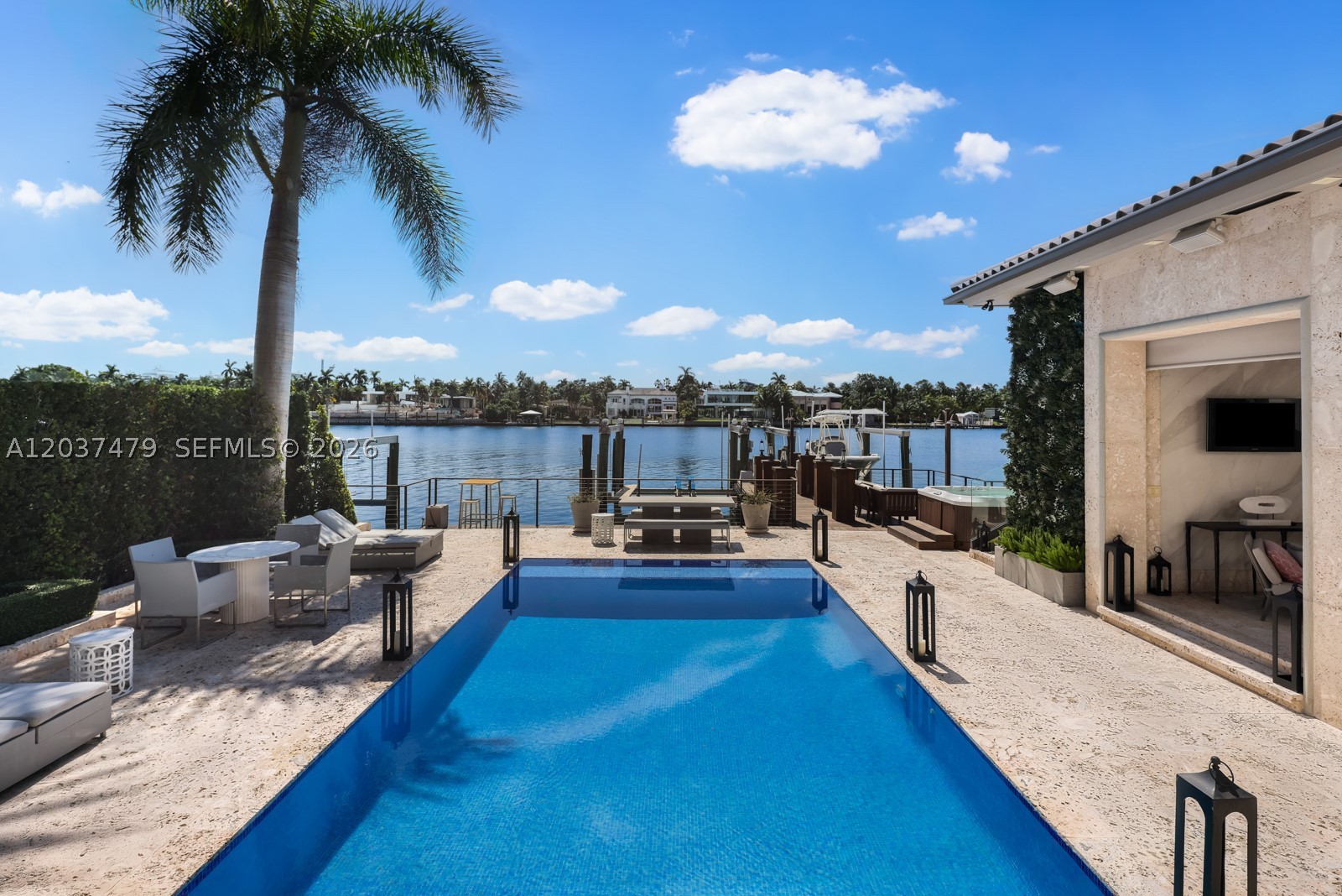 176 S Hibiscus Dr Miami Beach, FL 33139