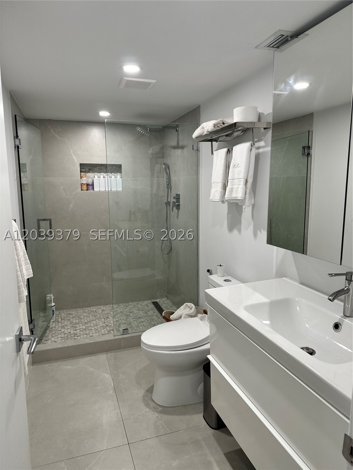 image Brickell Place I8