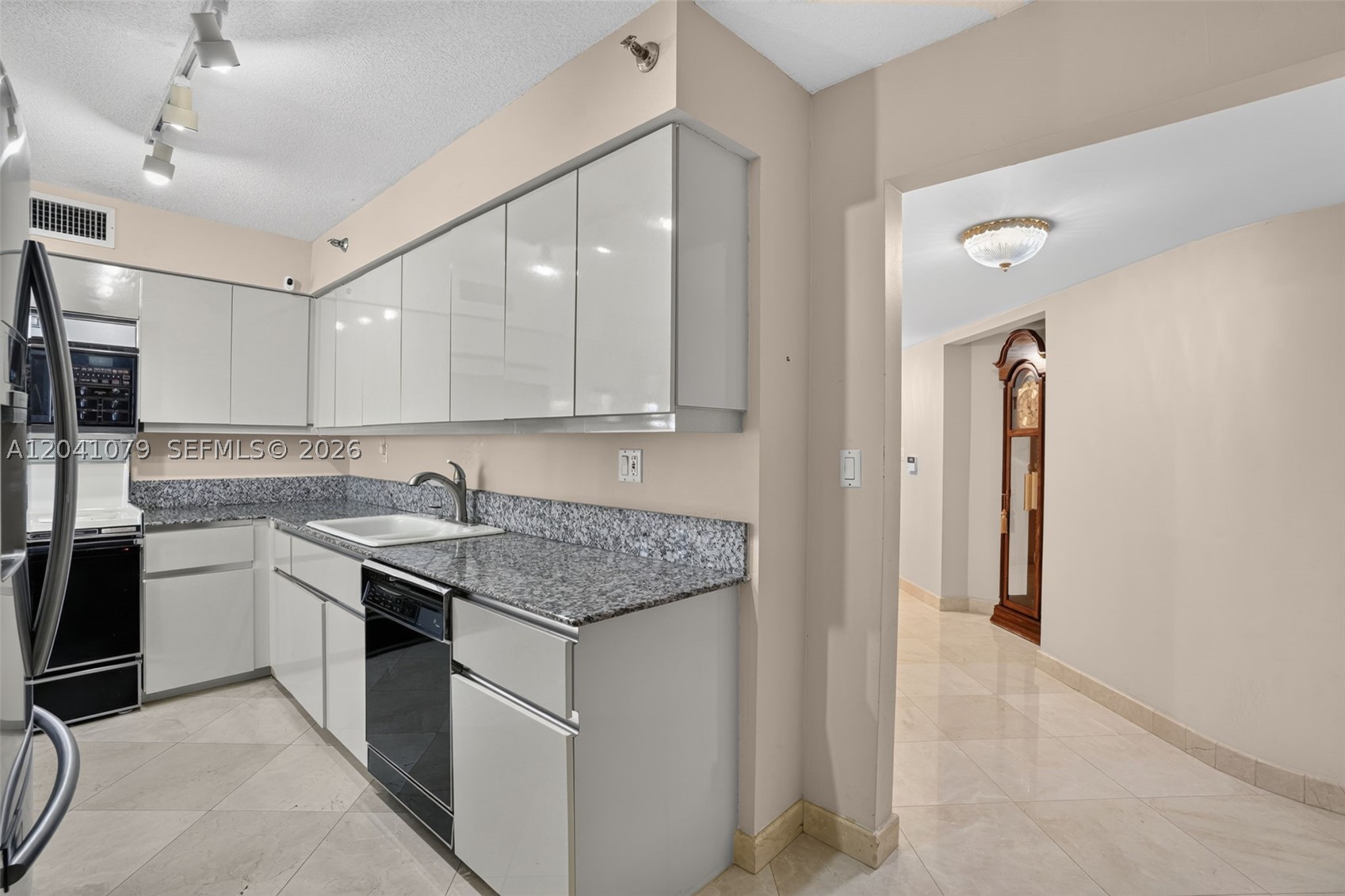 5757 Collins Ave #405 Miami Beach, FL 33140