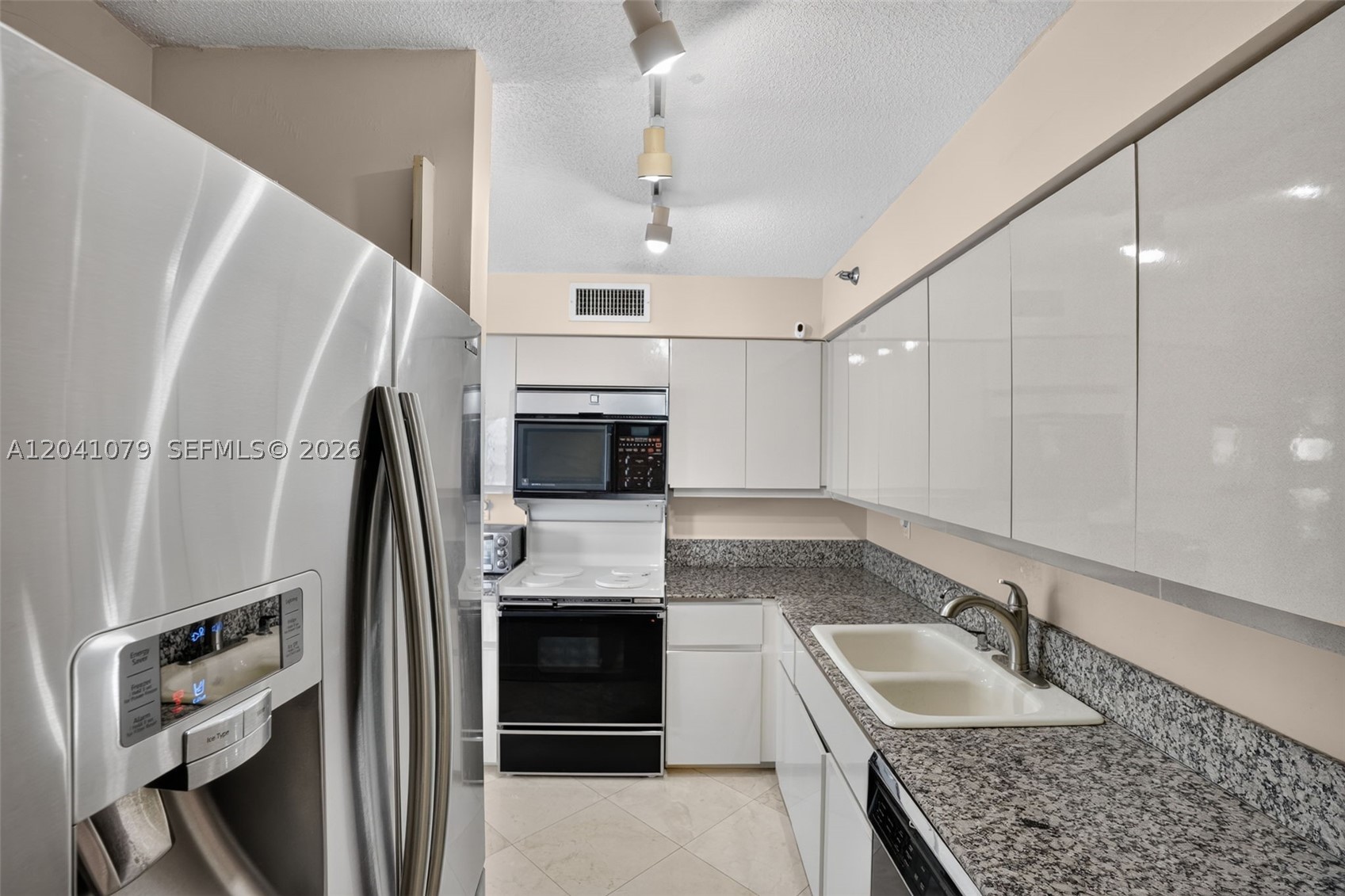 5757 Collins Ave #405 Miami Beach, FL 33140