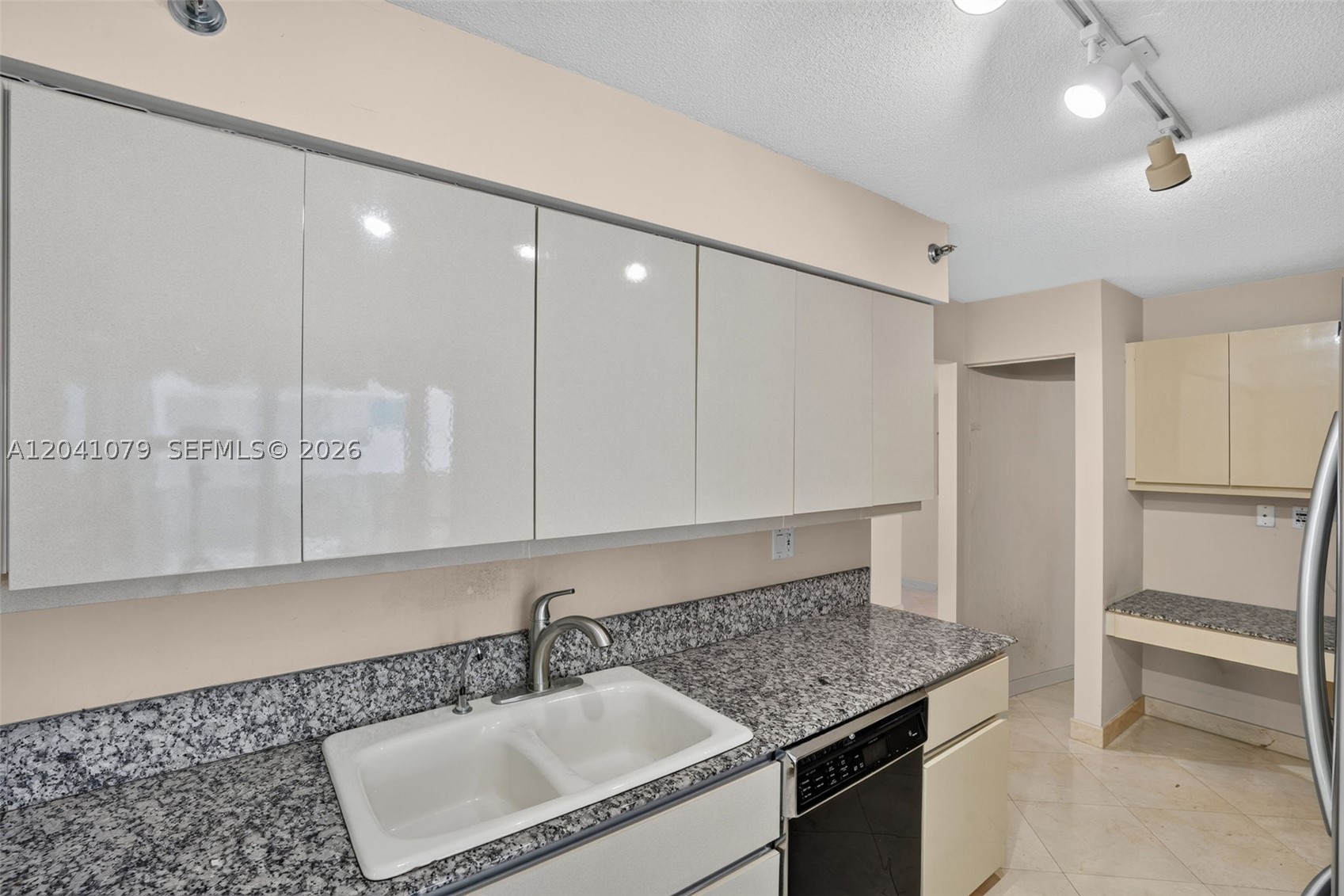 5757 Collins Ave #405 Miami Beach, FL 33140