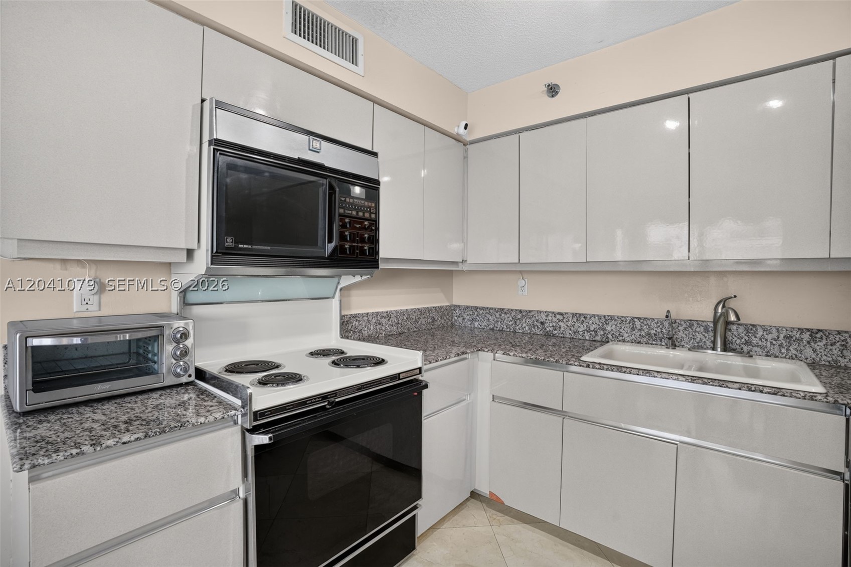 5757 Collins Ave #405 Miami Beach, FL 33140