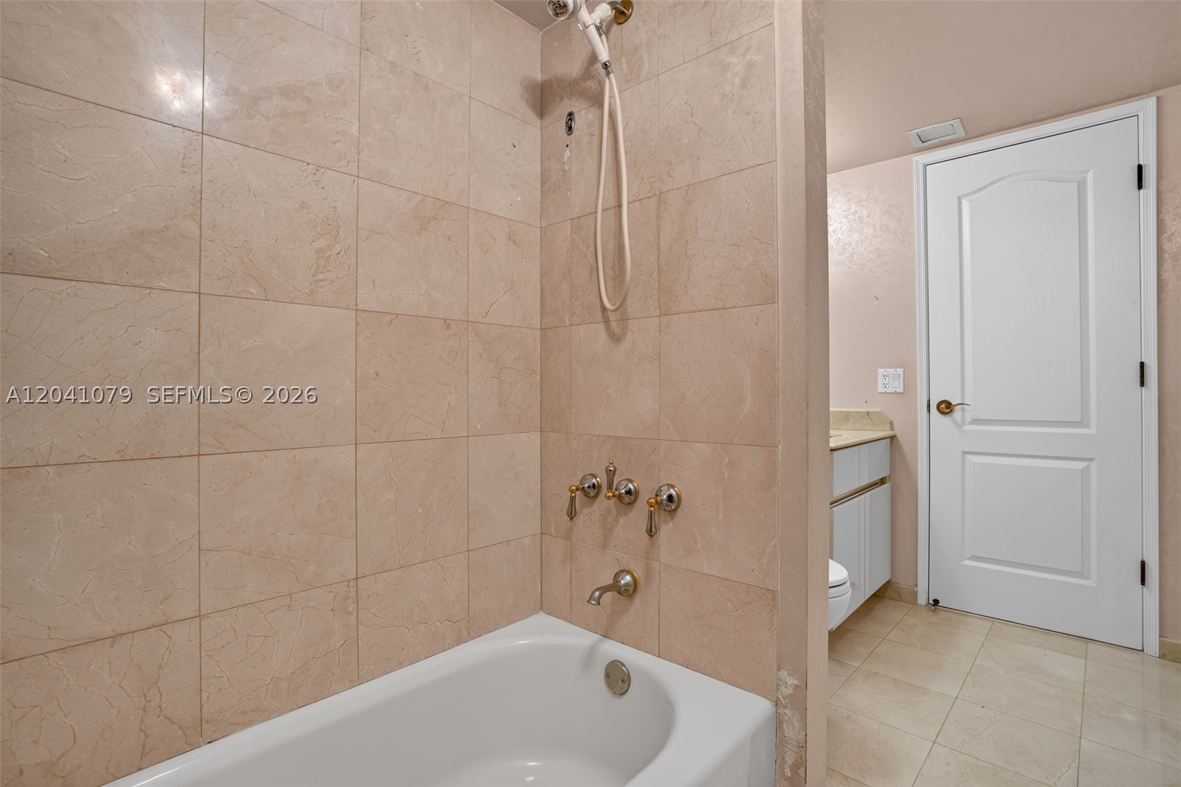5757 Collins Ave #405 Miami Beach, FL 33140