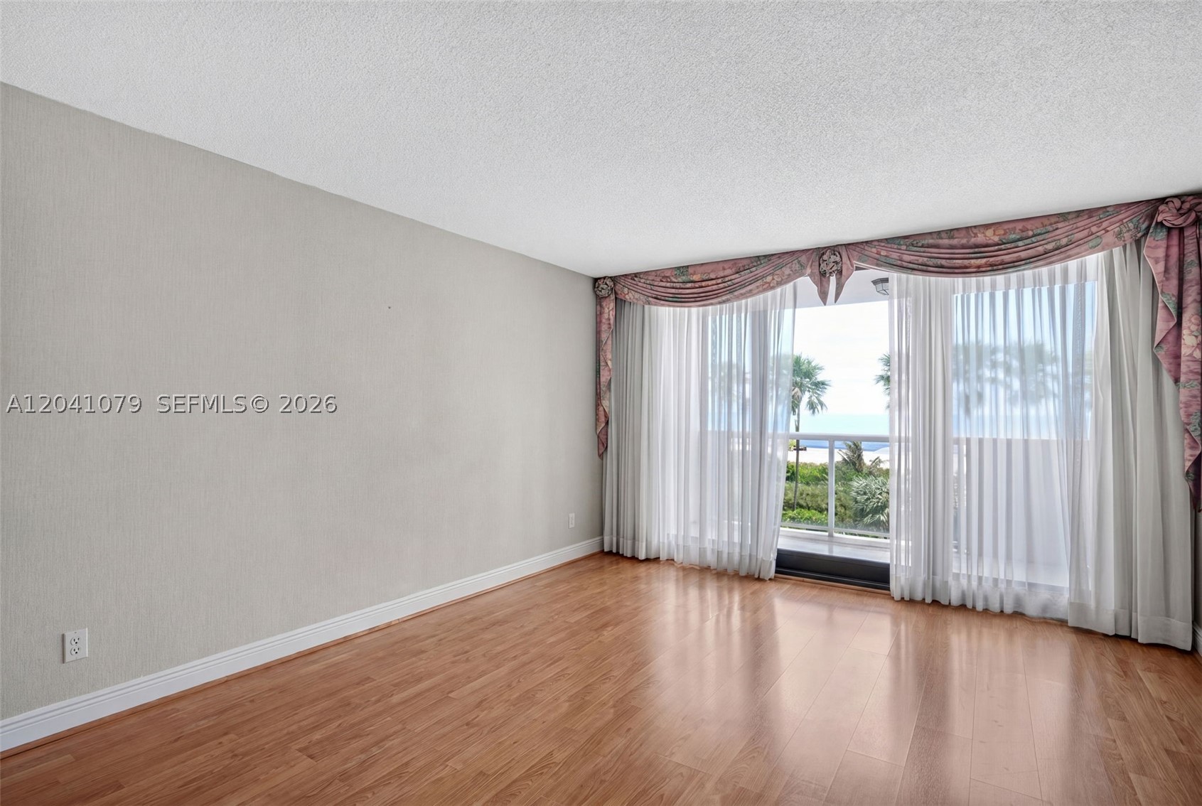 5757 Collins Ave #405 Miami Beach, FL 33140