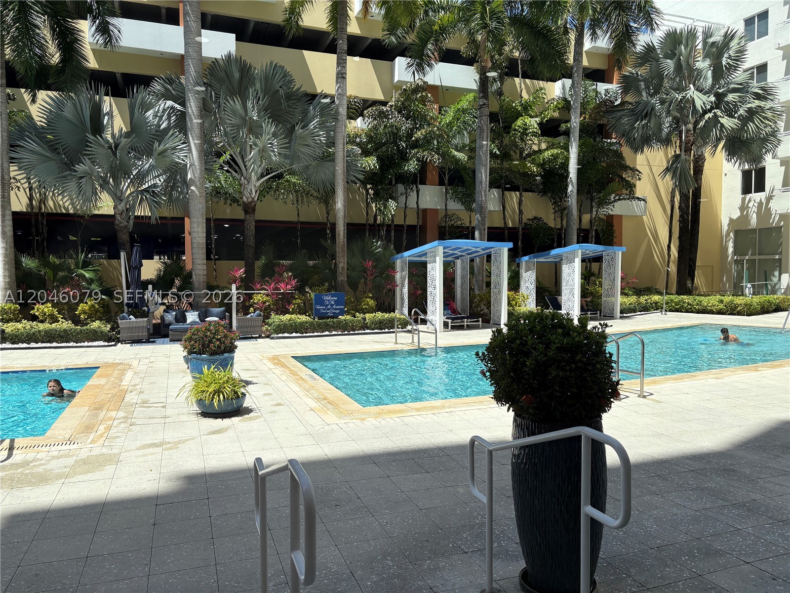 image The Venture at Aventura15