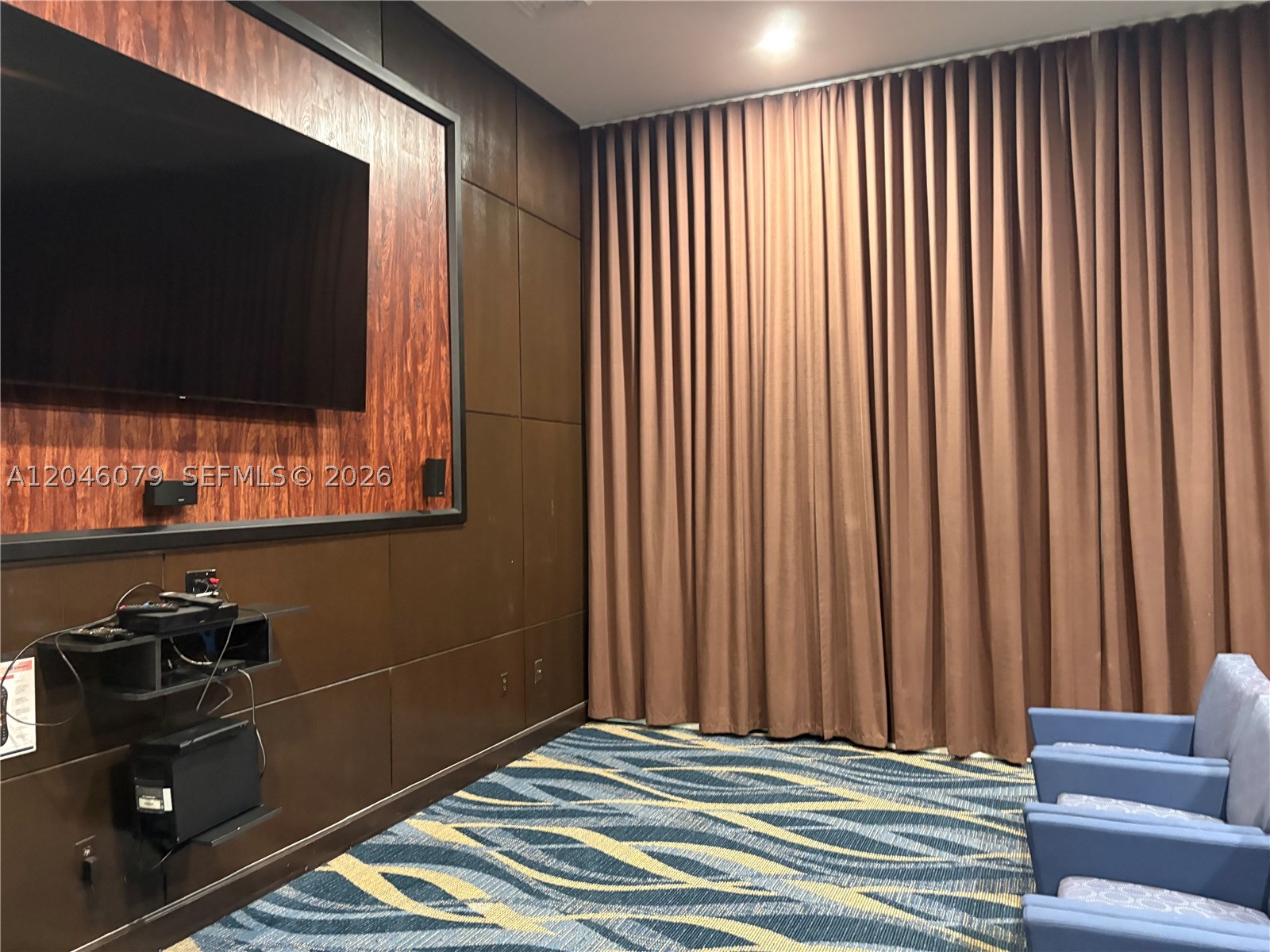 image The Venture at Aventura23