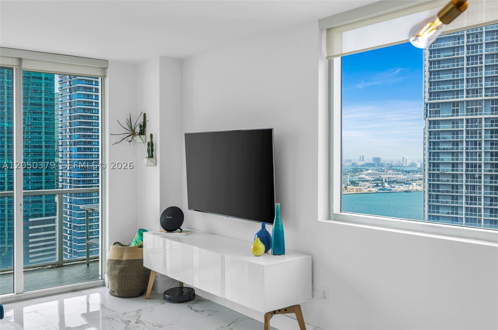 image 500 Brickell West16