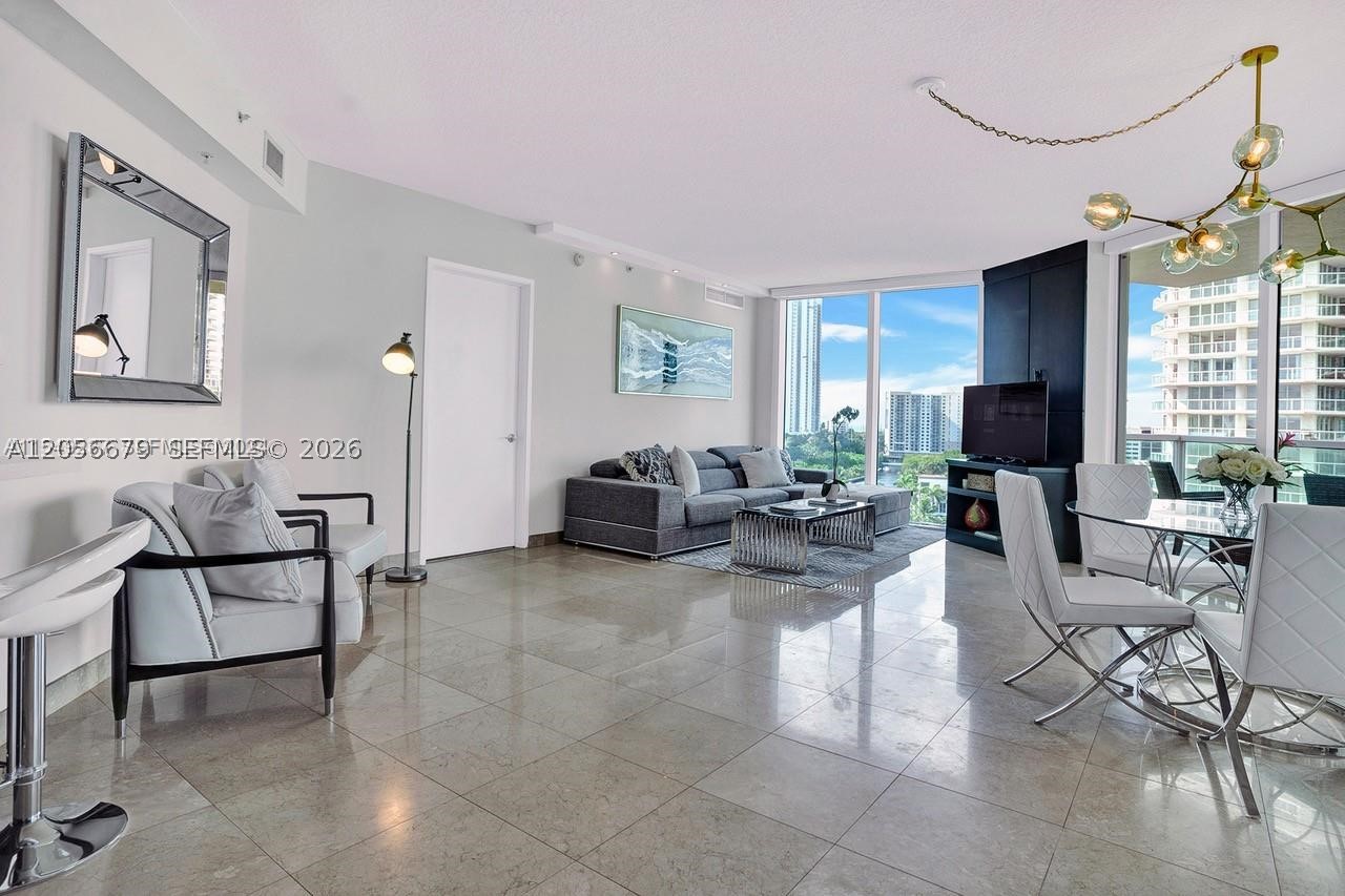 image St Tropez Sunny Isles1