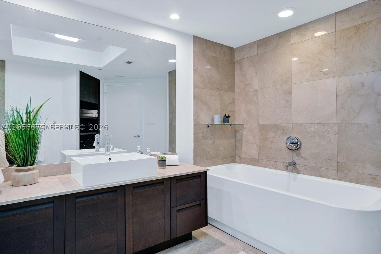 image St Tropez Sunny Isles8