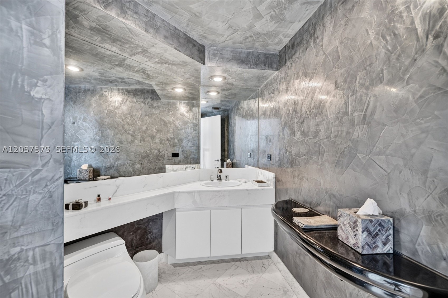 3000 Island Blvd #2506 Aventura, FL 33160