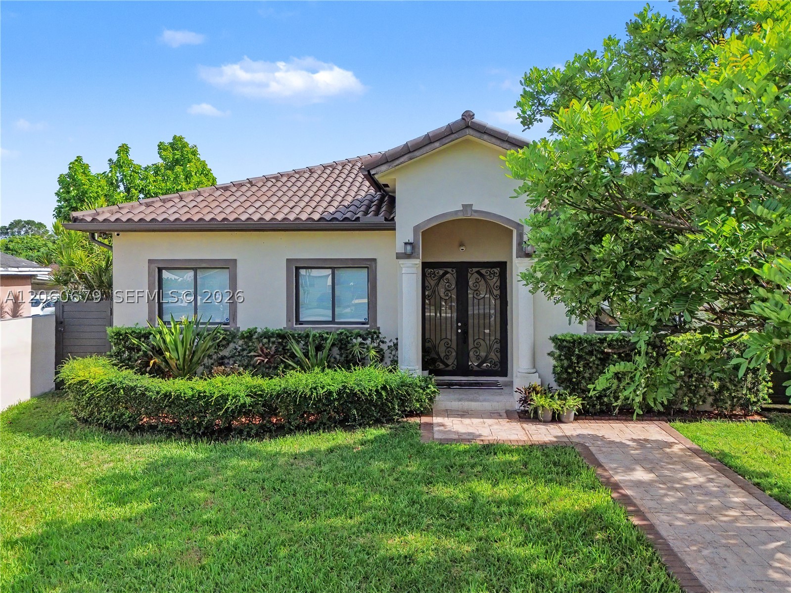 5889 SW 17th St Miami, FL 33155