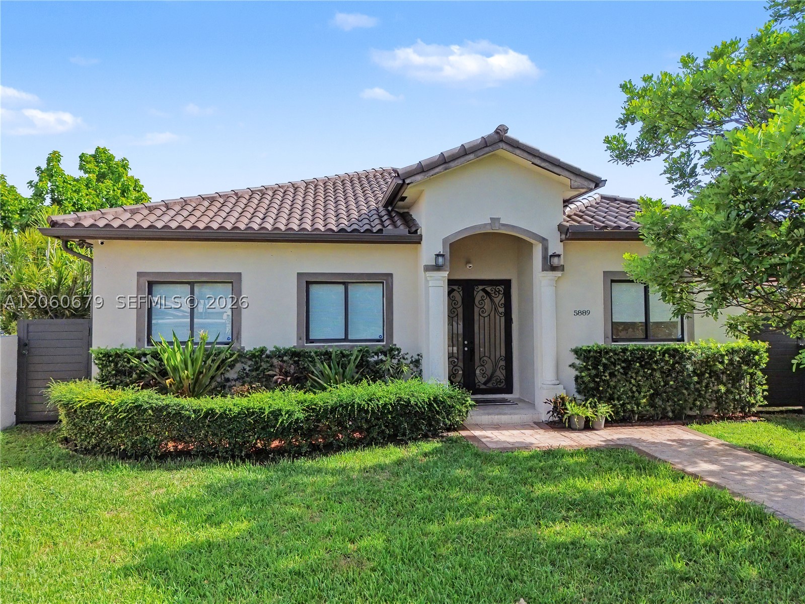5889 SW 17th St Miami, FL 33155
