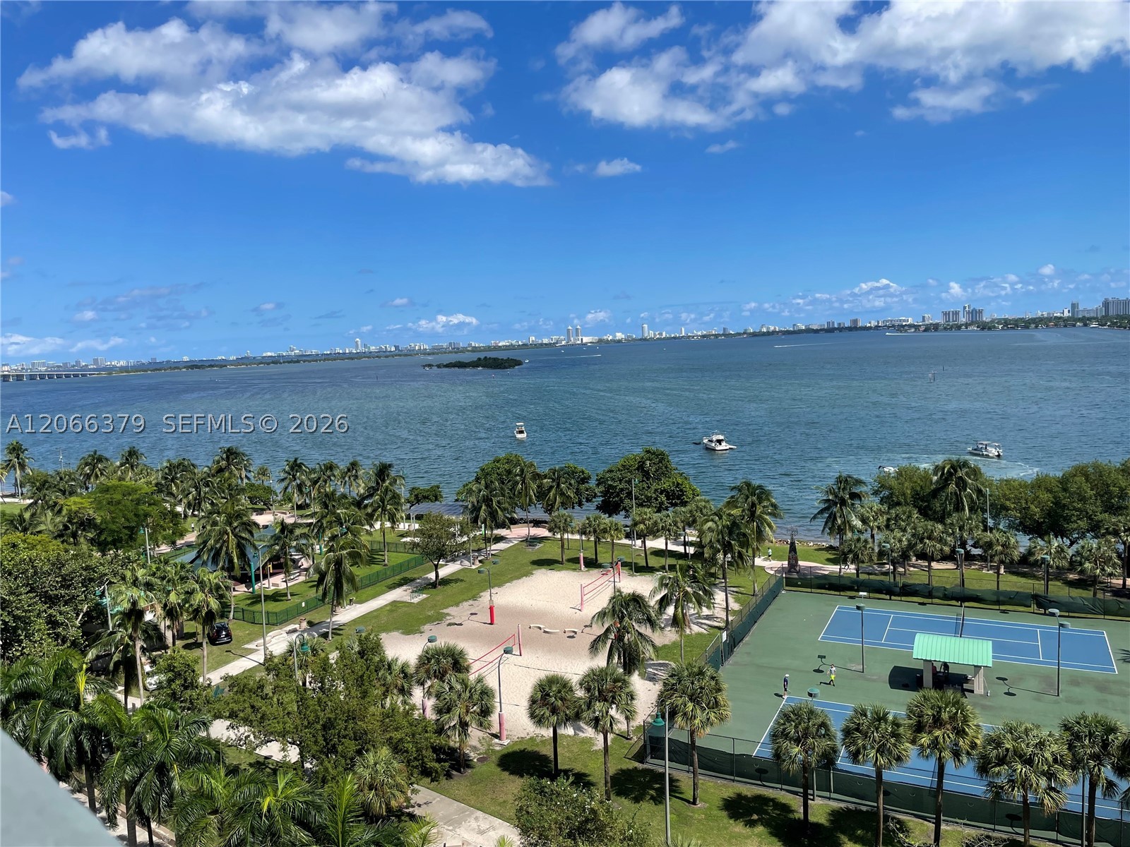 1750 N Bayshore Dr #2810