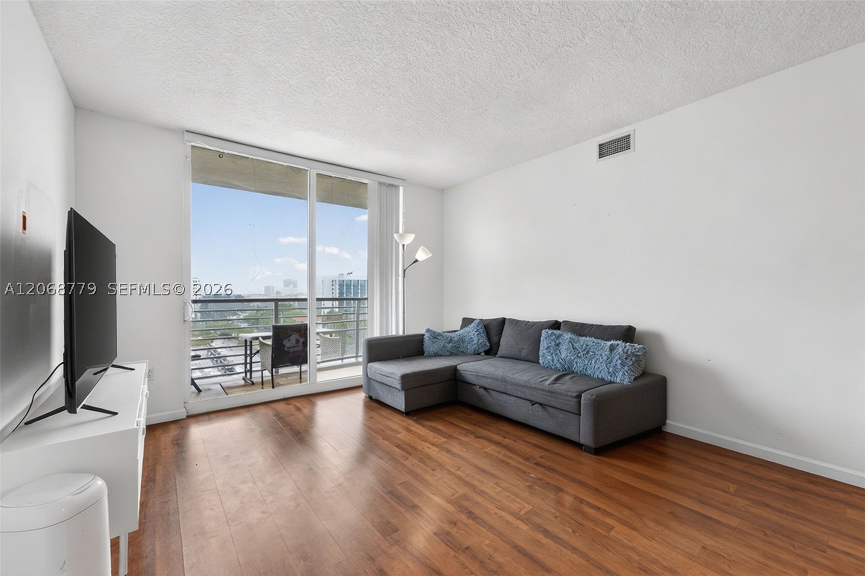 image The Venture at Aventura8