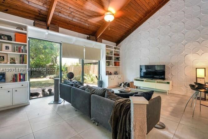 2869 W Trade Ave Miami, FL 33133