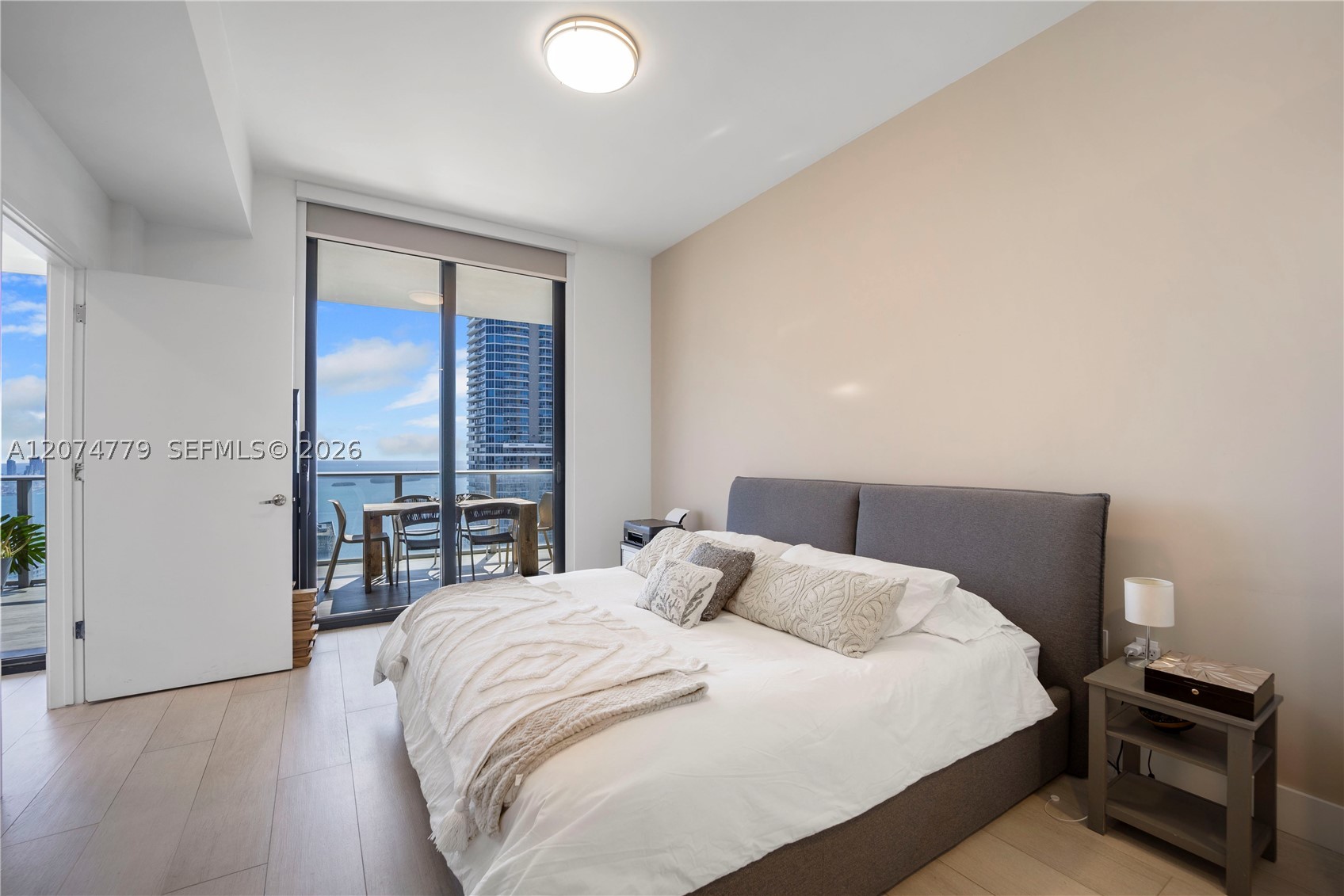 1010 Brickell Ave #4701 Miami, FL 33131