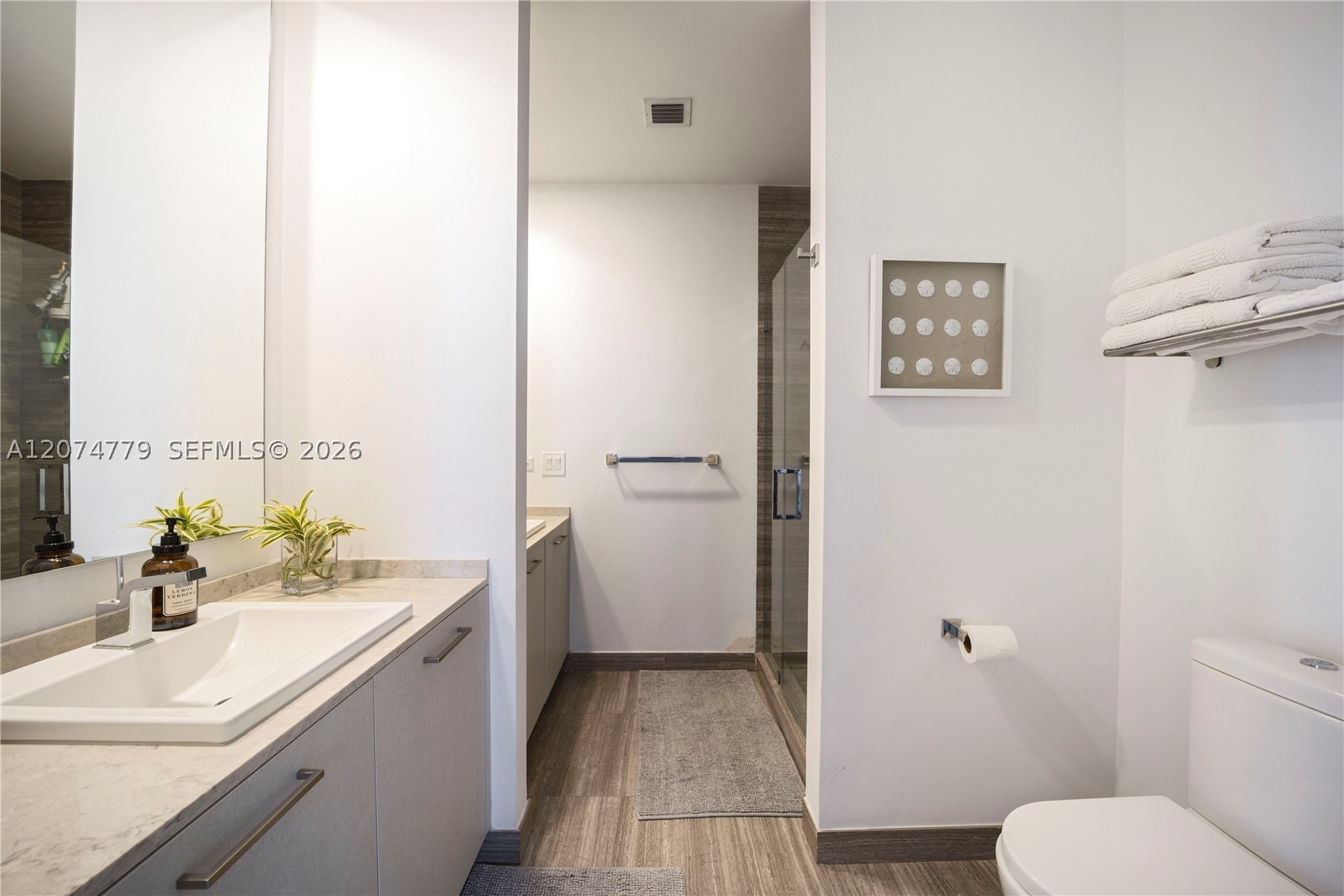 1010 Brickell Ave #4701 Miami, FL 33131