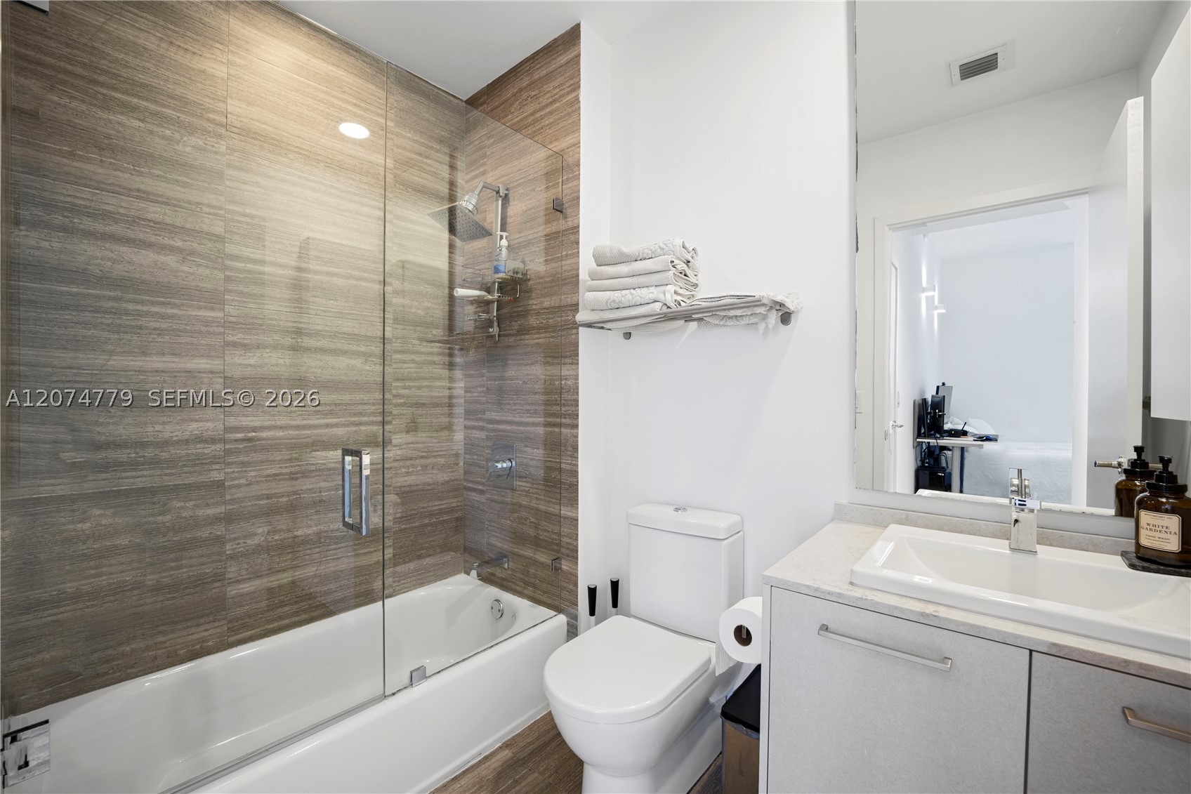 1010 Brickell Ave #4701 Miami, FL 33131