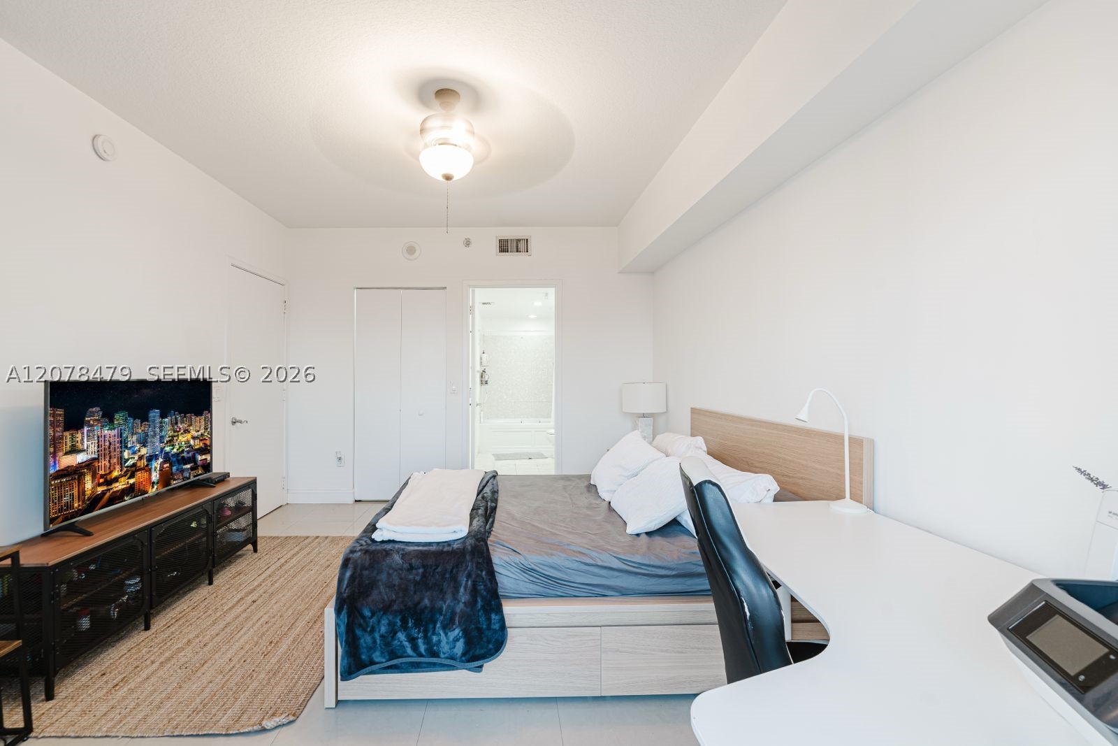 185 SW 7th St #3609 Miami, FL 33130