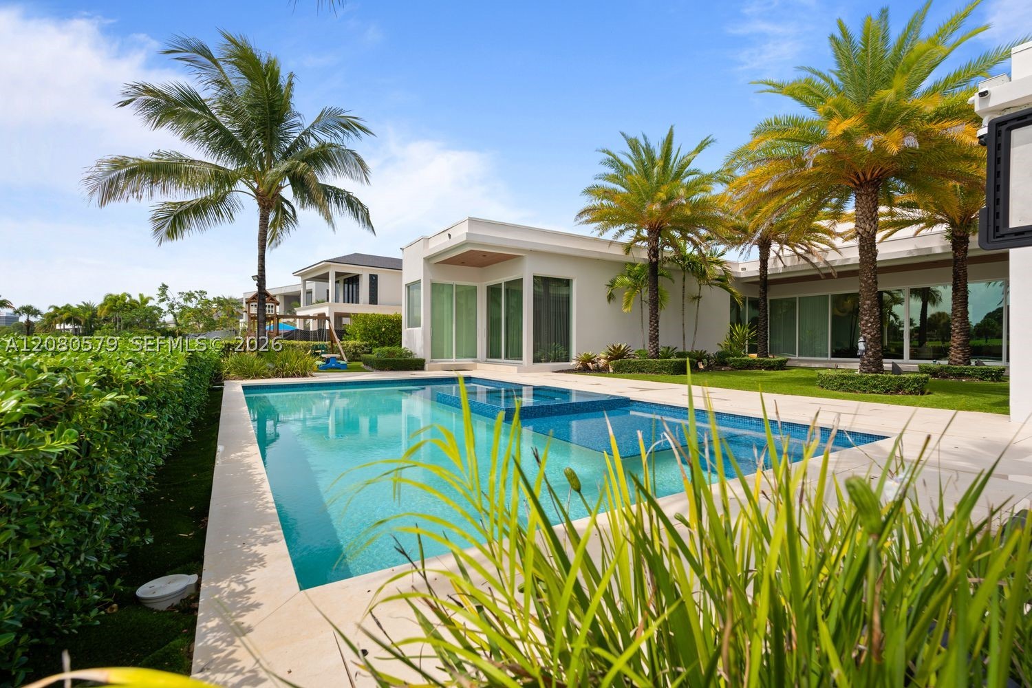 3939 Country Clb Ln Fort Lauderdale, FL 33308