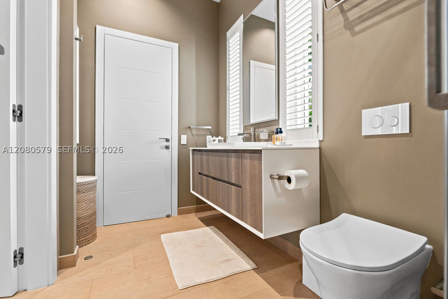 3939 Country Clb Ln Fort Lauderdale, FL 33308