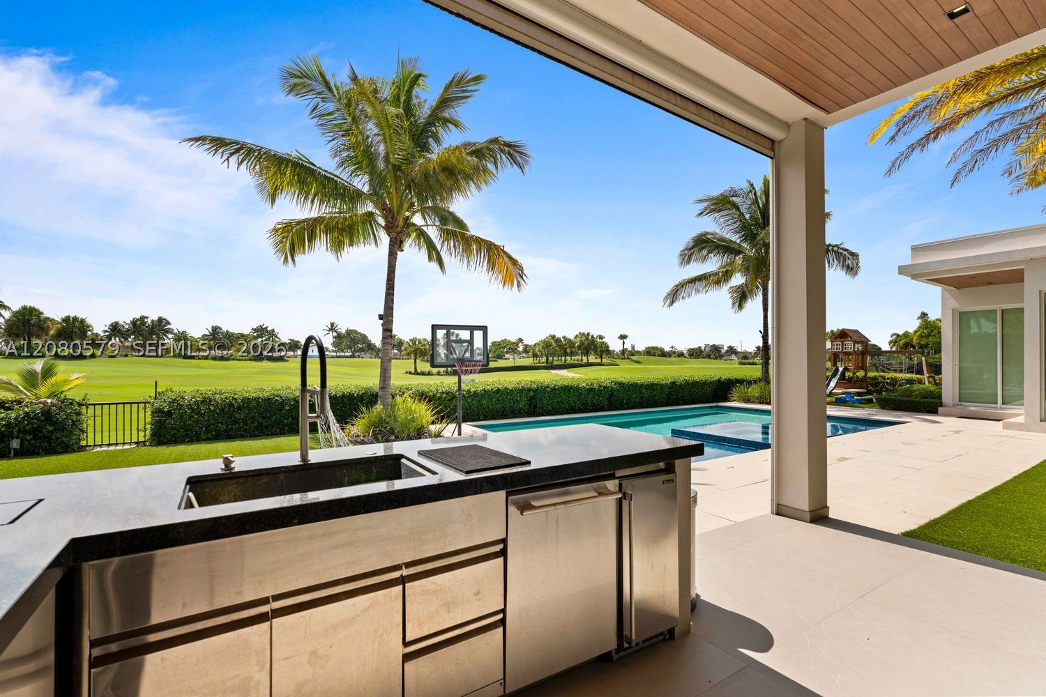 3939 Country Clb Ln Fort Lauderdale, FL 33308