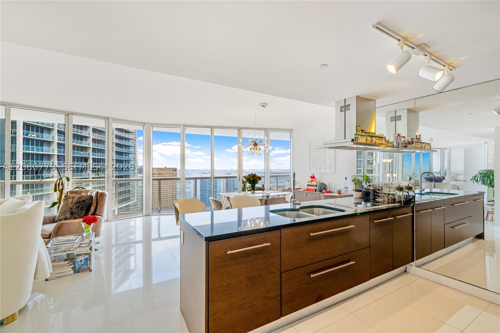 495 Brickell Ave #4704