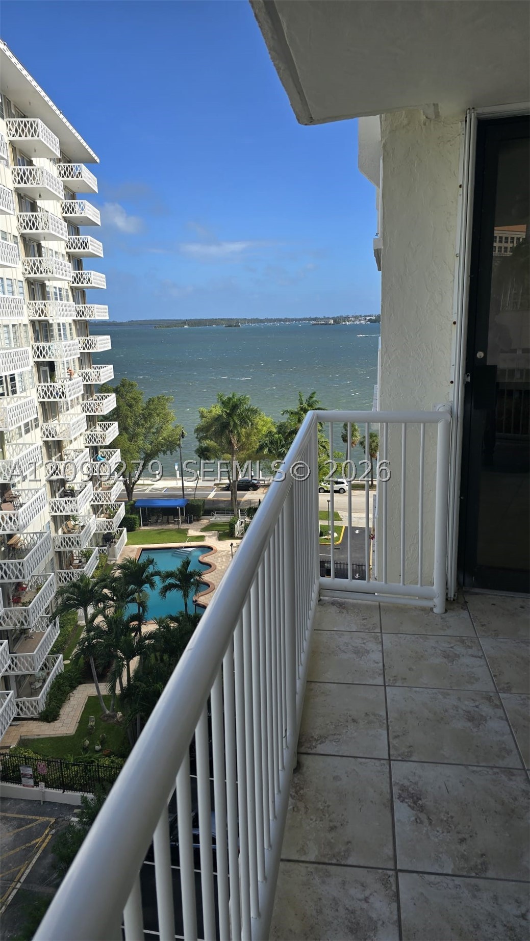 1440 Brickell Bay Dr #909