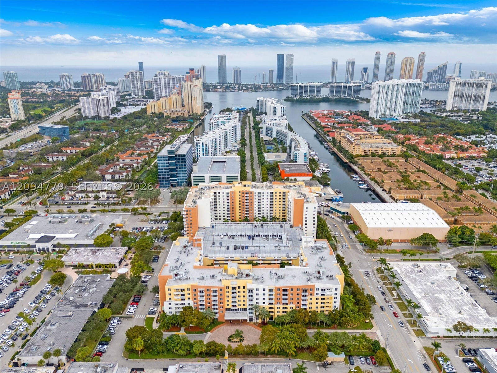 image The Venture at Aventura0