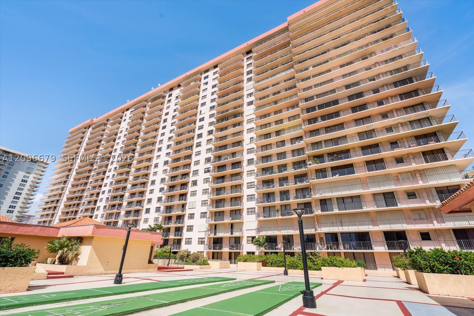 image Winston Towers 60010