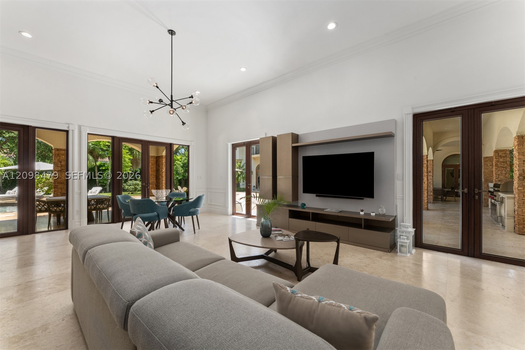 6645 SW 102nd St Pinecrest, FL 33156
