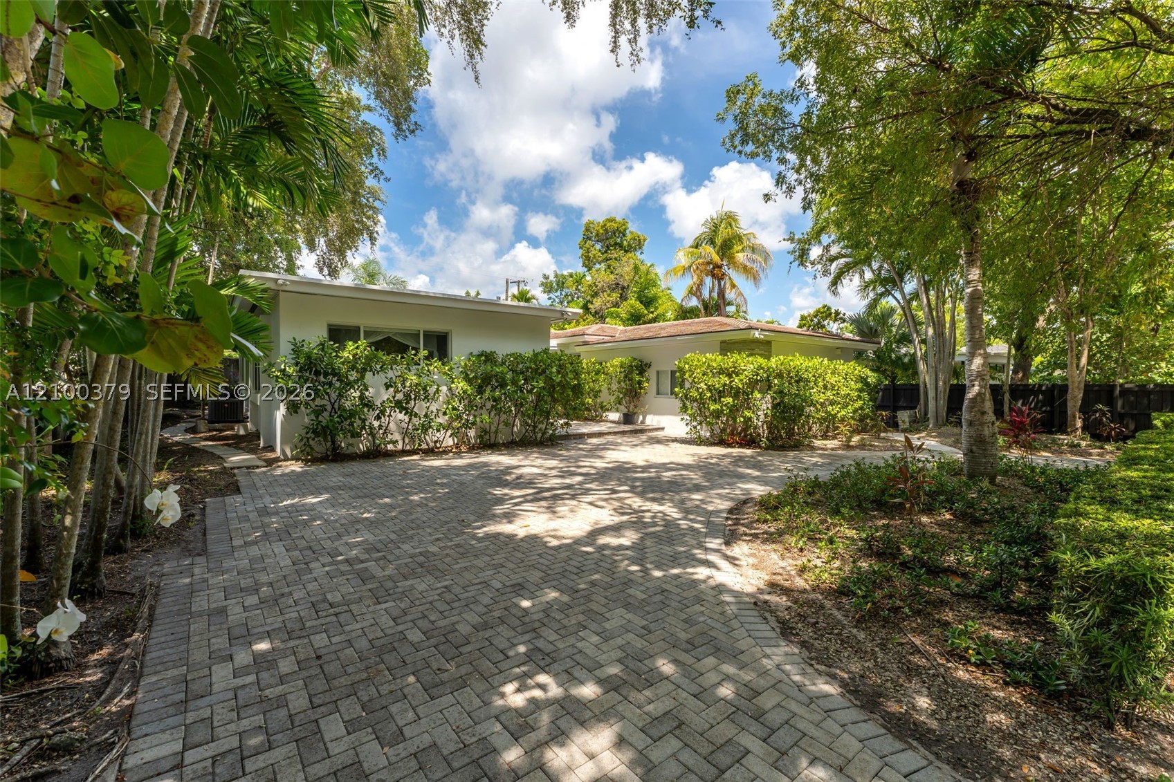 8 Pinta Rd Miami, FL 33133