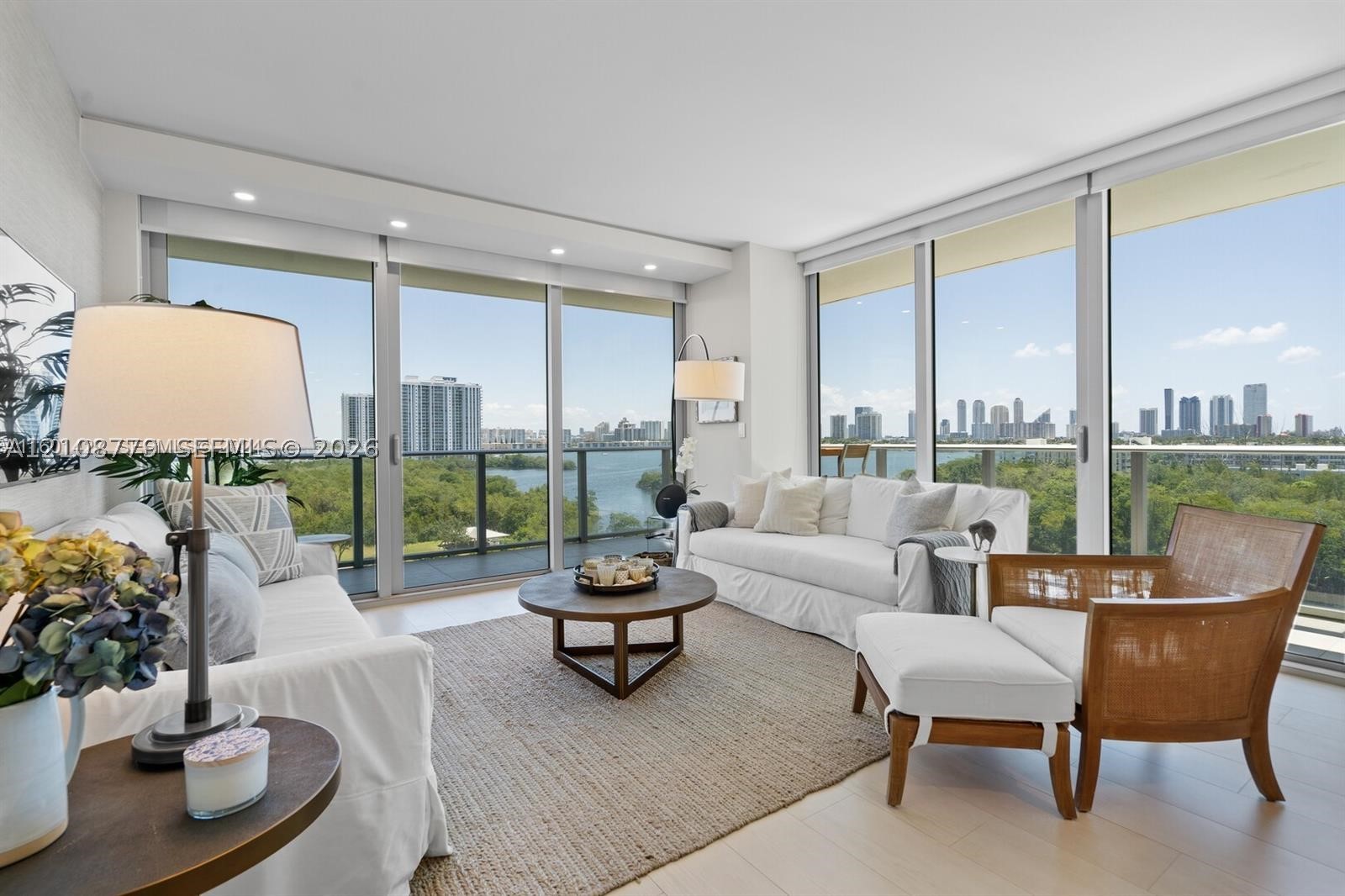16385 Biscayne Blvd #807