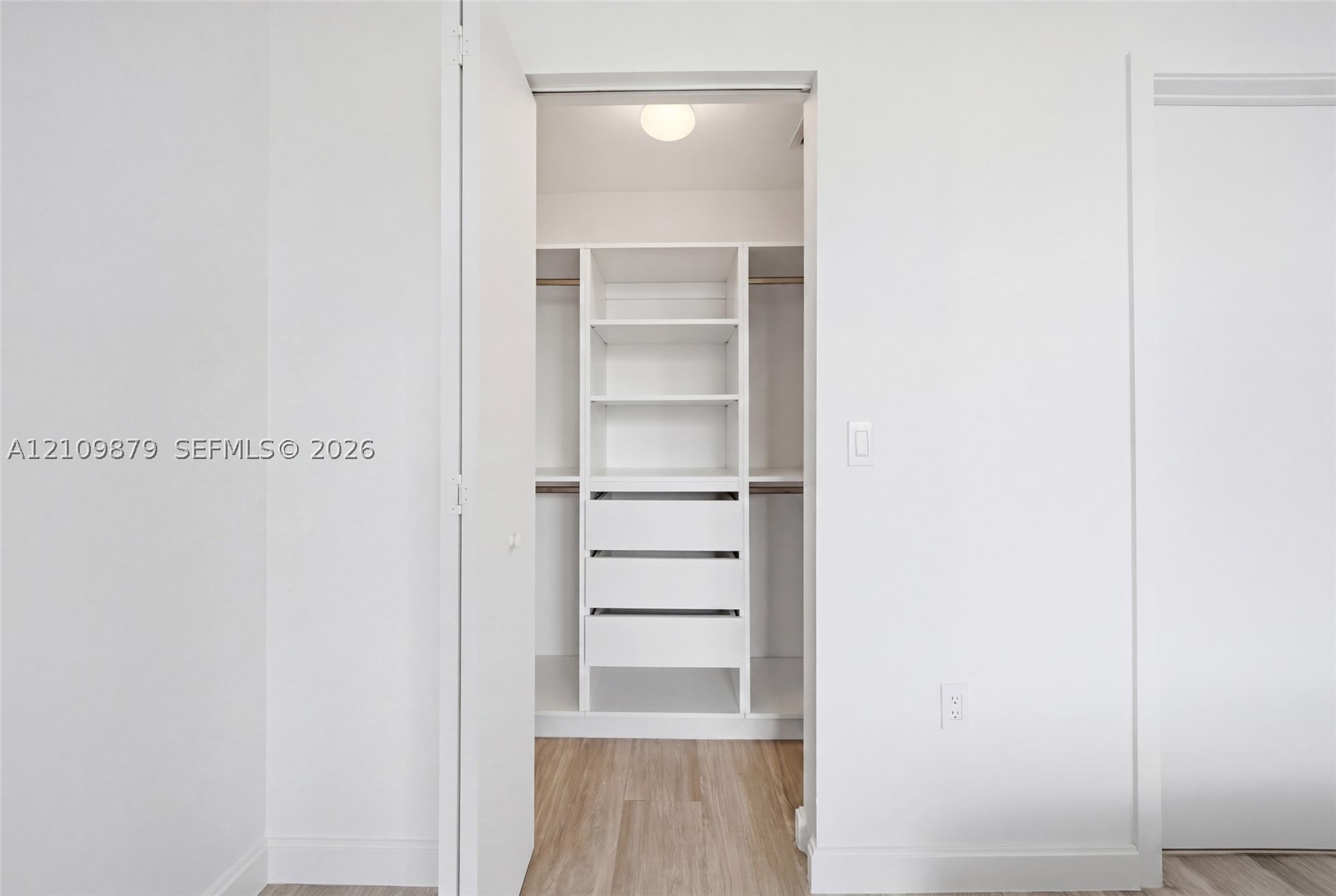 55 SW 9th St #3106 Miami, FL 33130