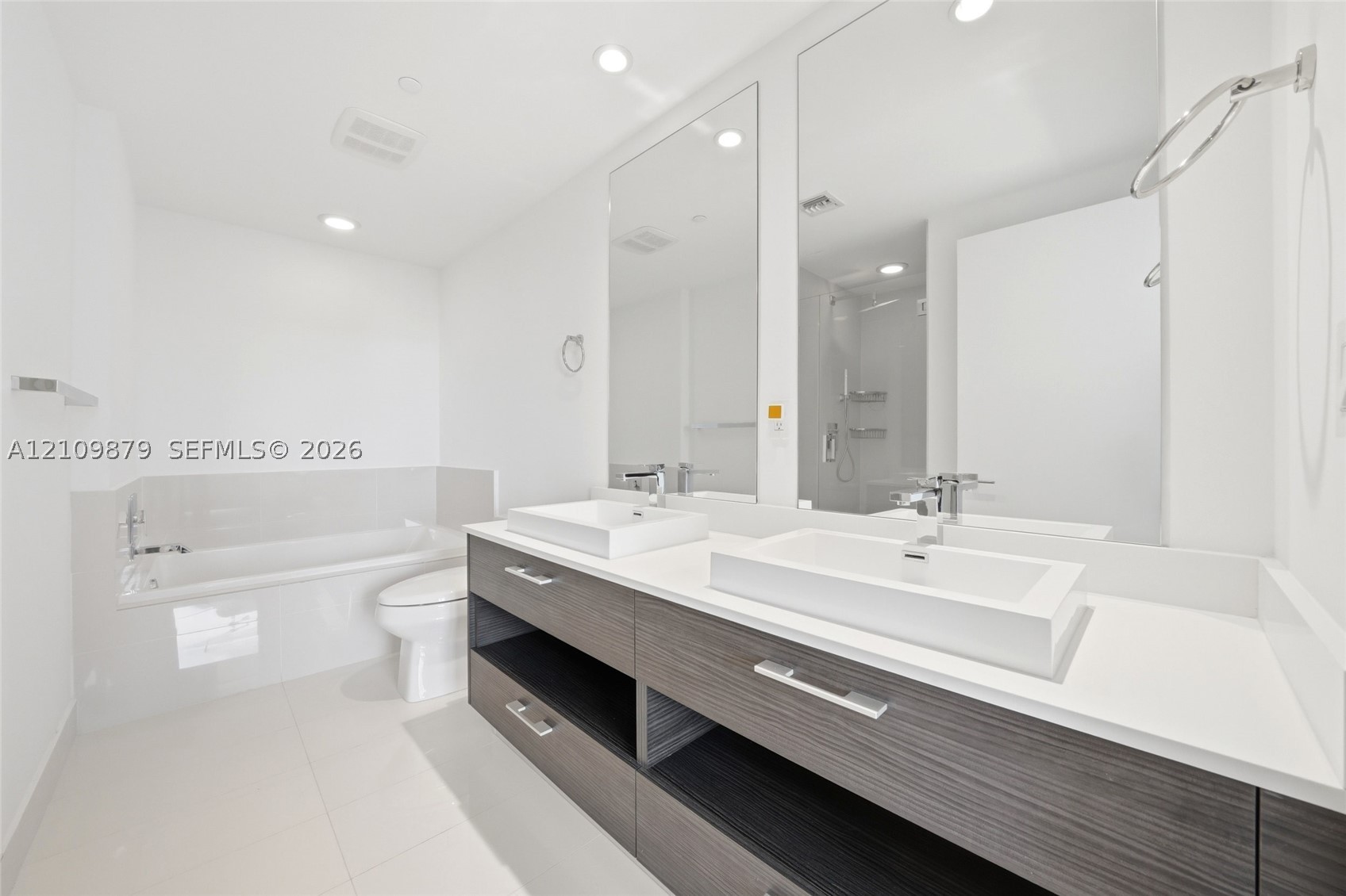 55 SW 9th St #3106 Miami, FL 33130