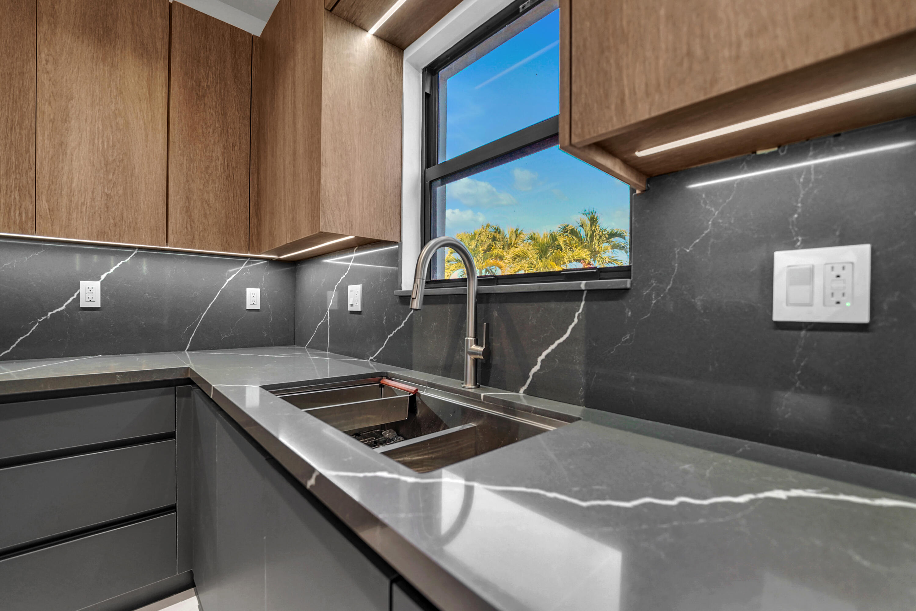 671 NE 191st Miami, FL 33179