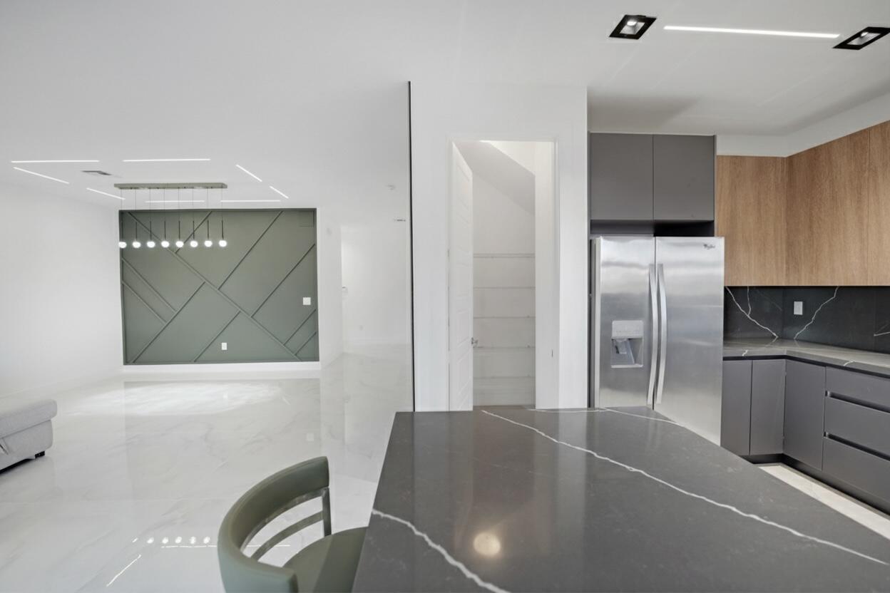 671 NE 191st Miami, FL 33179