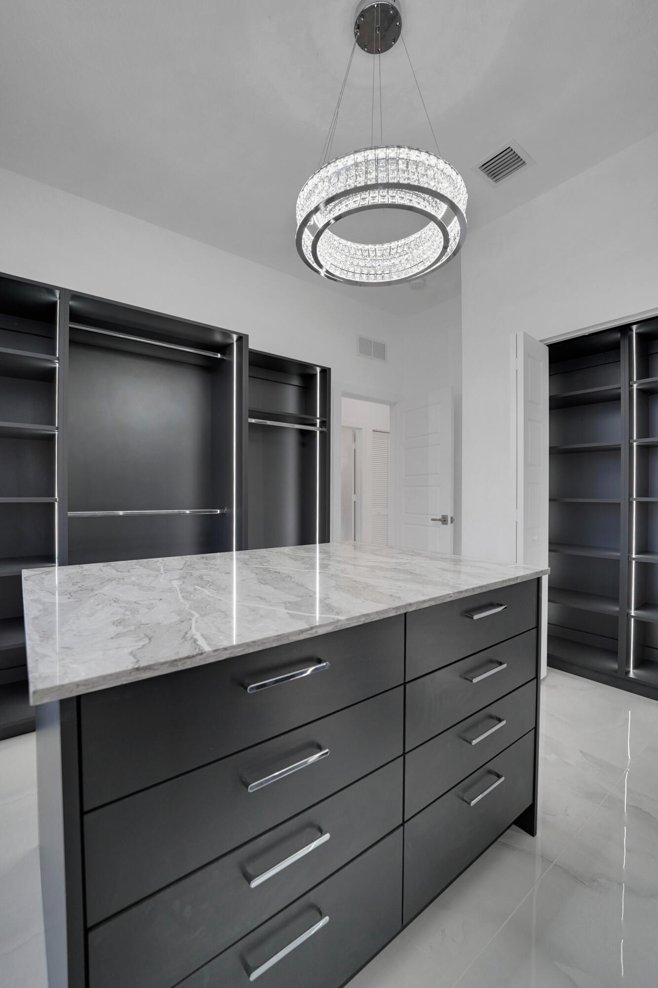 671 NE 191st Miami, FL 33179