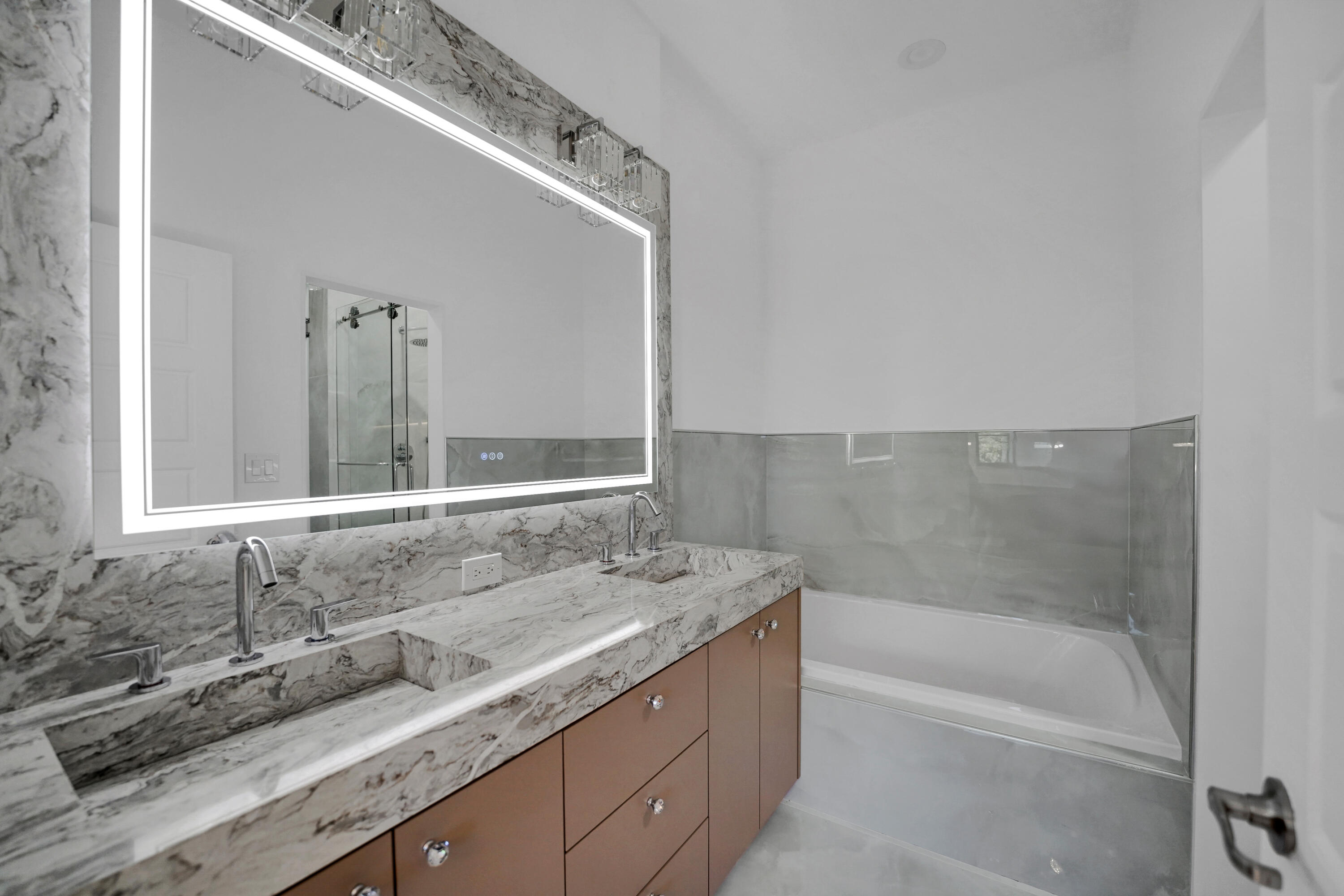 671 NE 191st Miami, FL 33179