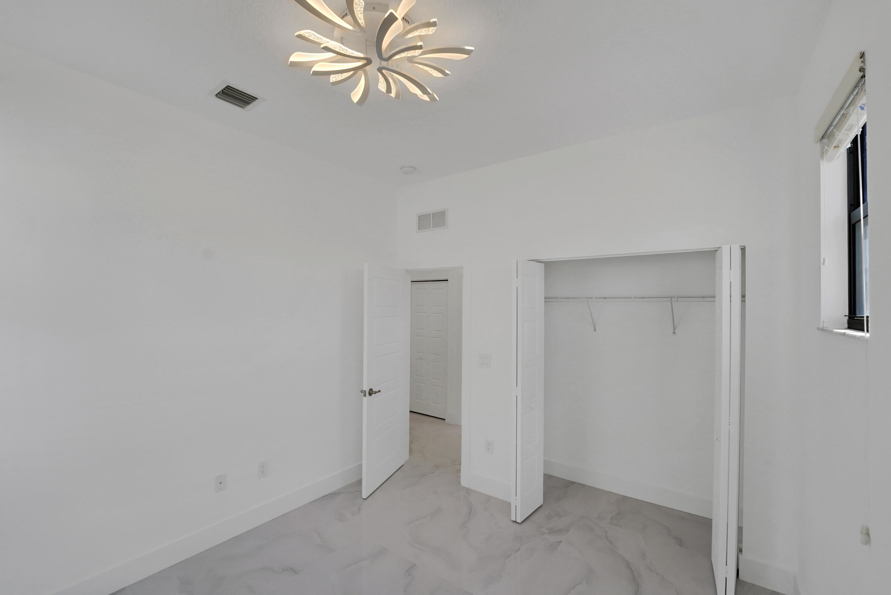 671 NE 191st Miami, FL 33179